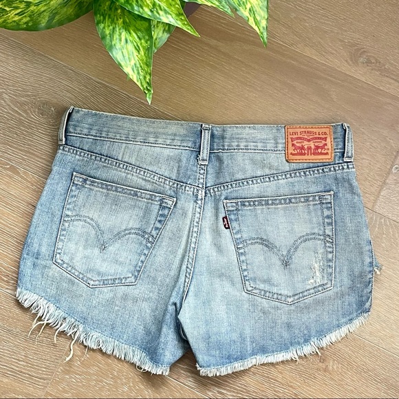Levi’s distressed jean shorts. Size 27. - Picture 5 of 5